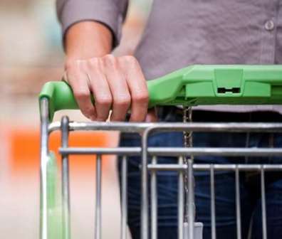 ΣΕΛΠΕ: Οι καταναλωτές «κόβουν» αγορές για να πληρώσουν λογαριασμούς