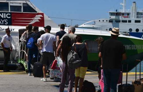 ΤΑ ΣΤΟΙΧΕΙΑ ΙΝΕΜΥ ΕΣΕΕ  Αυξάνονται οι τουρίστες αλλά όχι η κατανάλωση- Ανεβαίνουν μόνο τα σούπερ μάρκετ λόγω Airbnb