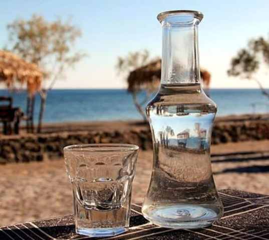 tsipouro_F14941