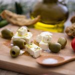 Οι δασμοί Τραμπ πλήττουν και την Ελλάδα: Απώλειες εκατομμυρίων για ελιές, λάδι και φέτα