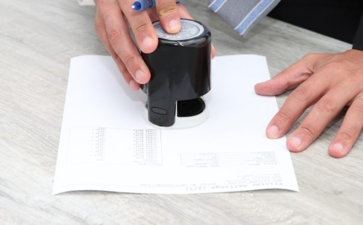 naor4040-signing-6598540_1920-678×381