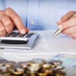 Ελεύθεροι επαγγελματίες: Οι τρεις φορολογικές μειώσεις και ποιοι κερδίζουν